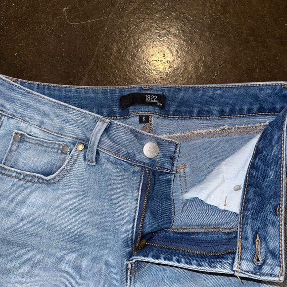 1822 Denim High-Rise Straight Leg Jeans - Size 6 - Light Wash - Picture 7 of 8